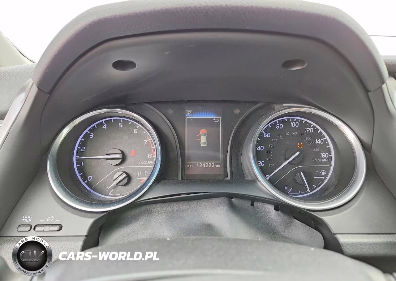 2018 Toyota Camry Le VIN:4T1B11HKXJU102915 - 9