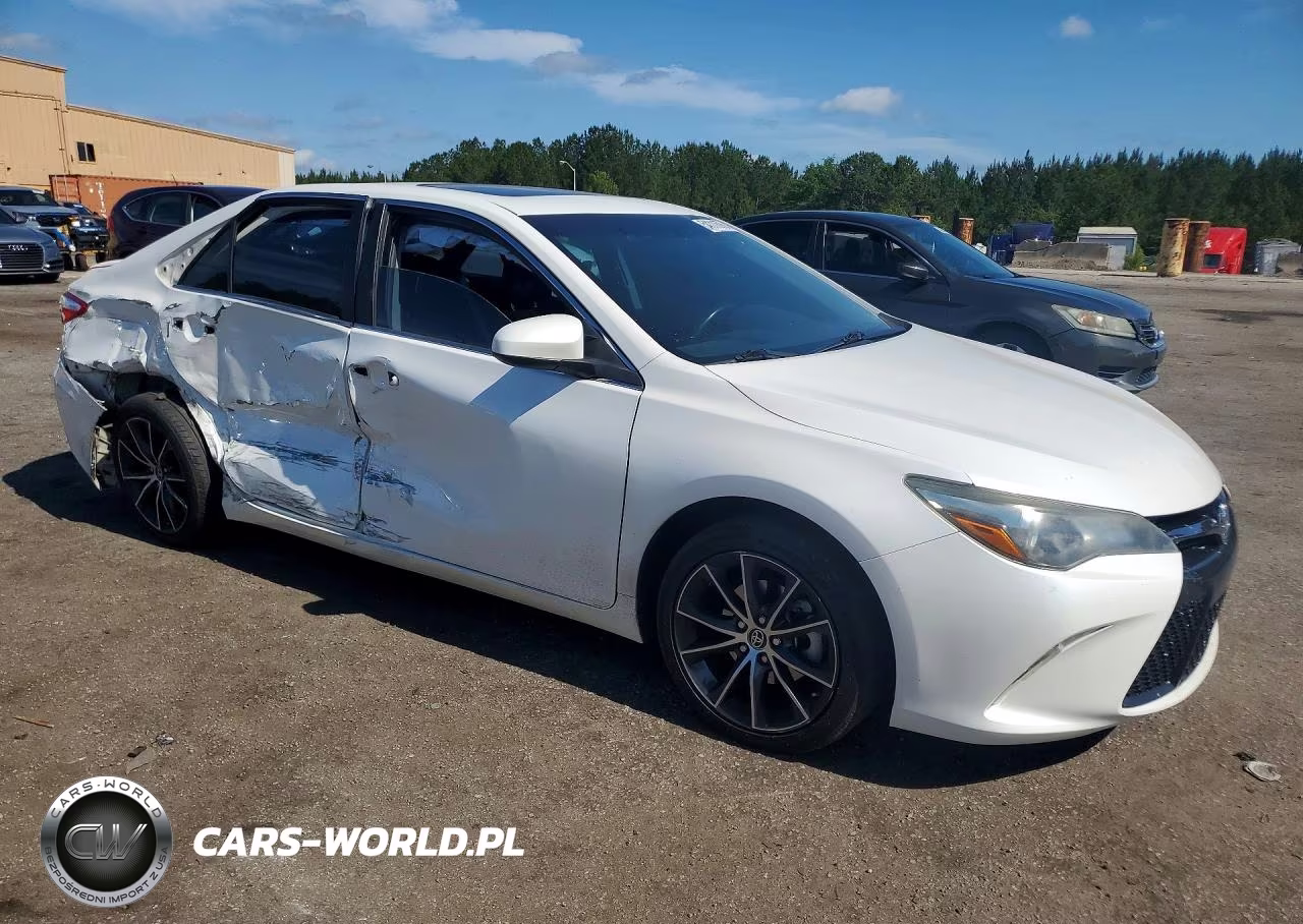 2015 Toyota Camry Xse VIN:4T1BF1FK0FU499675 - 4