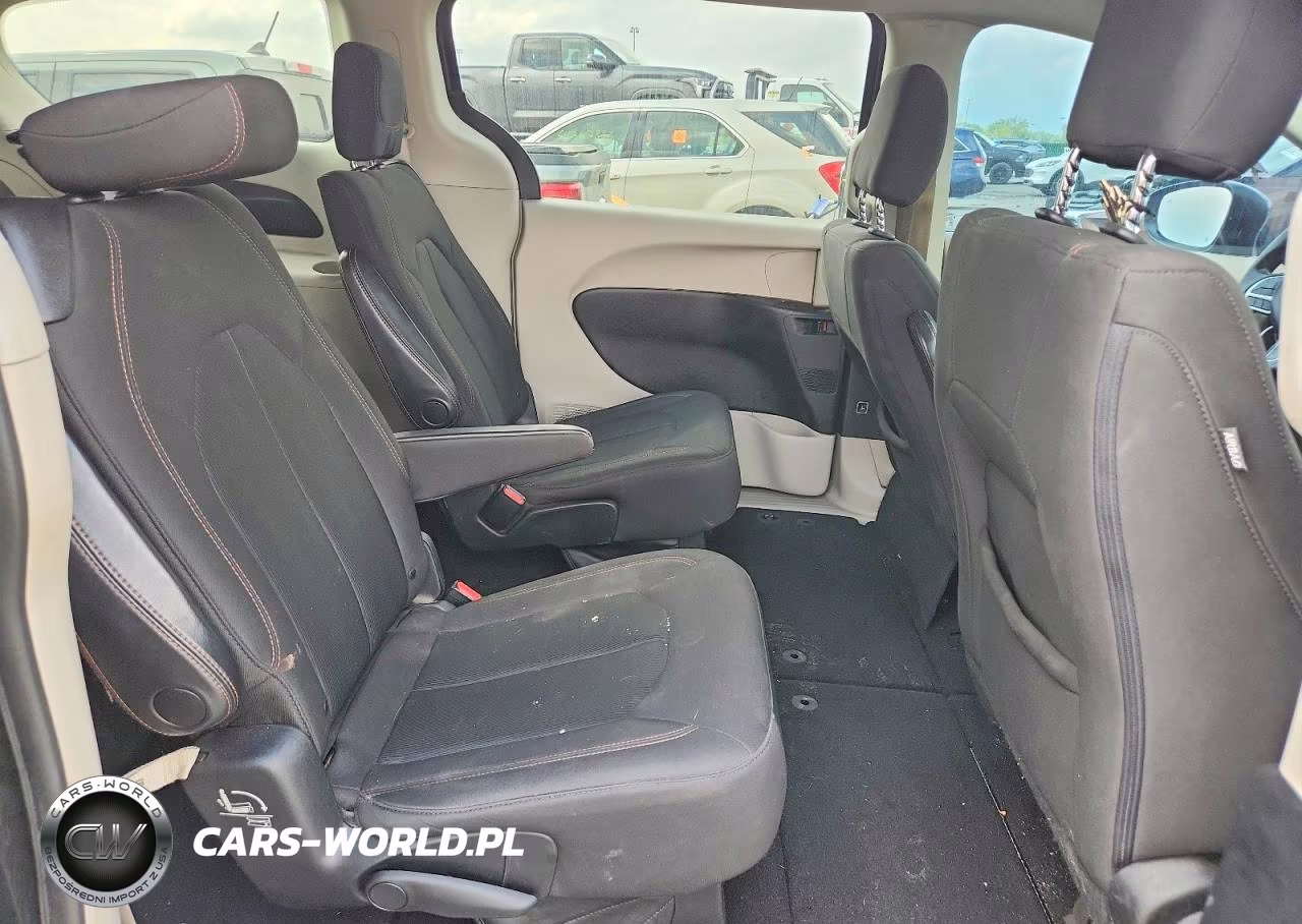2018 Chrysler Pacifica Lx VIN:2C4RC1CGXJR226549 - 11