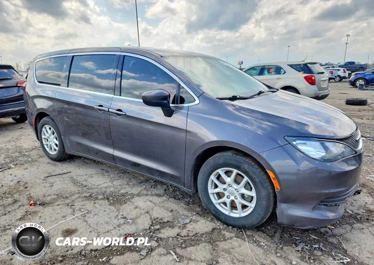 2018 Chrysler Pacifica Lx VIN:2C4RC1CGXJR226549 - 4