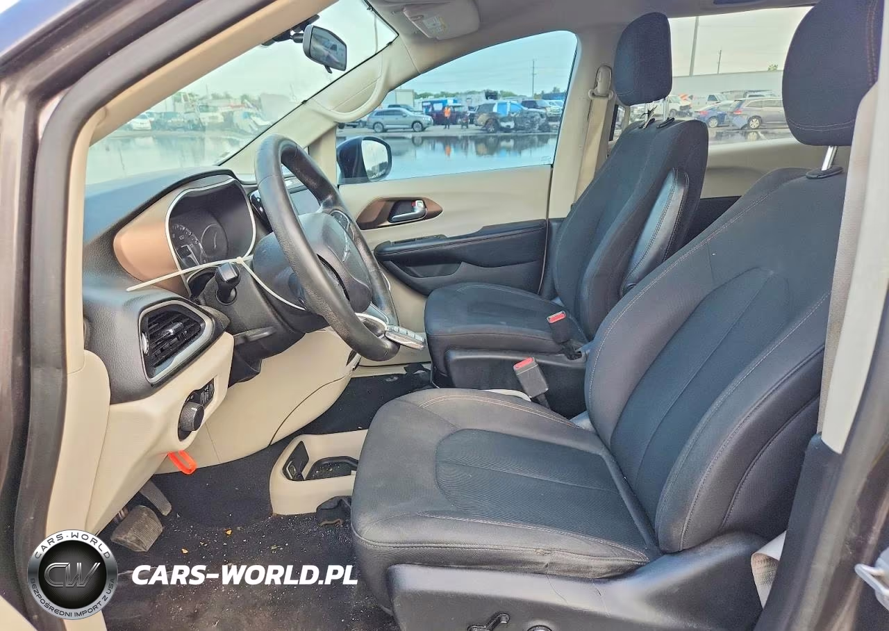 2018 Chrysler Pacifica Lx VIN:2C4RC1CGXJR226549 - 7