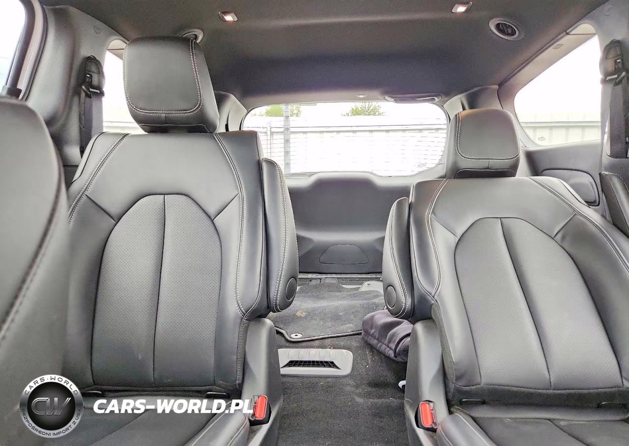 2025 Chrysler Pacifica Hybrid Select VIN:2C4RC1S74SR500220 - 10