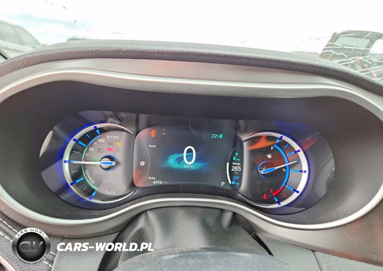 2025 Chrysler Pacifica Hybrid Select VIN:2C4RC1S74SR500220 - 9