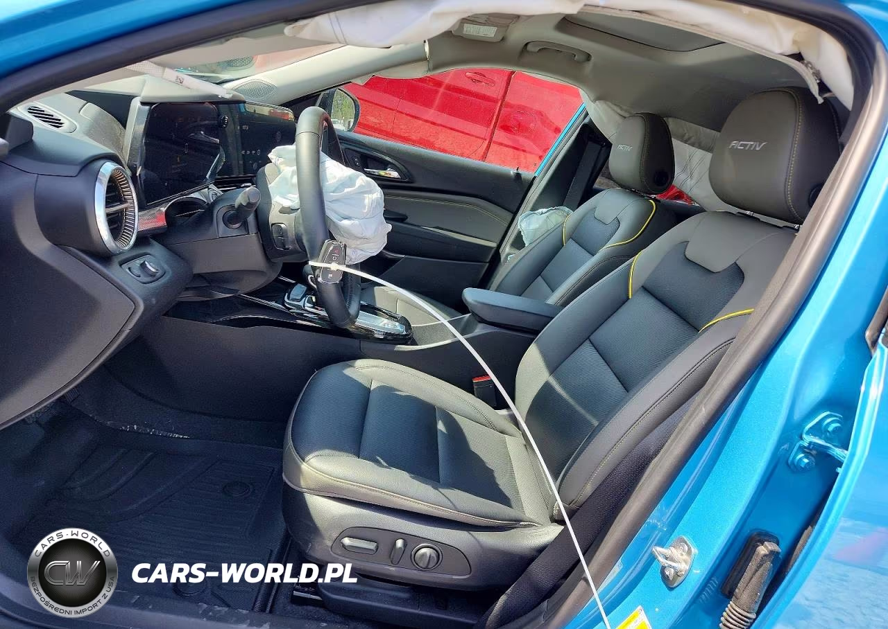 2025 Chevrolet Trax Activ VIN:KL77LKEP8SC031924 - 7