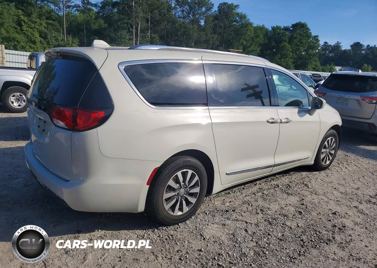 2020 Chrysler Pacifica Touring L Plus VIN:2C4RC1EG7LR229621 - 3