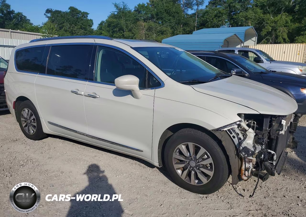 2020 Chrysler Pacifica Touring L Plus VIN:2C4RC1EG7LR229621 - 4