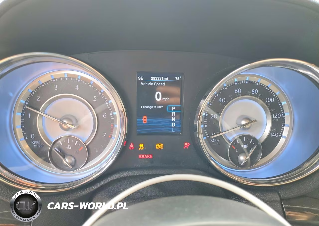 2014 Chrysler 300 VIN:2C3CCAAG7EH307128 - 9