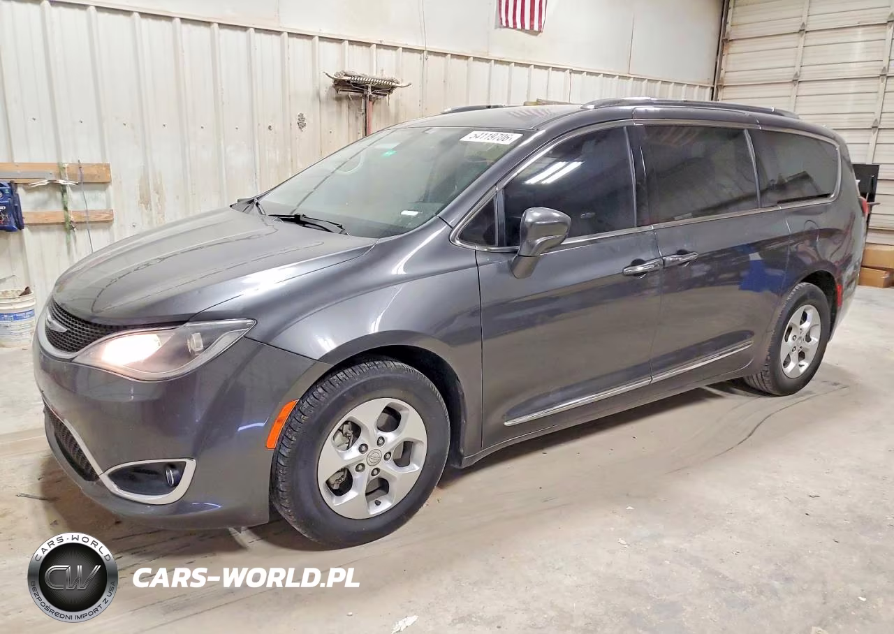 2017 Chrysler Pacifica Touring L Plus