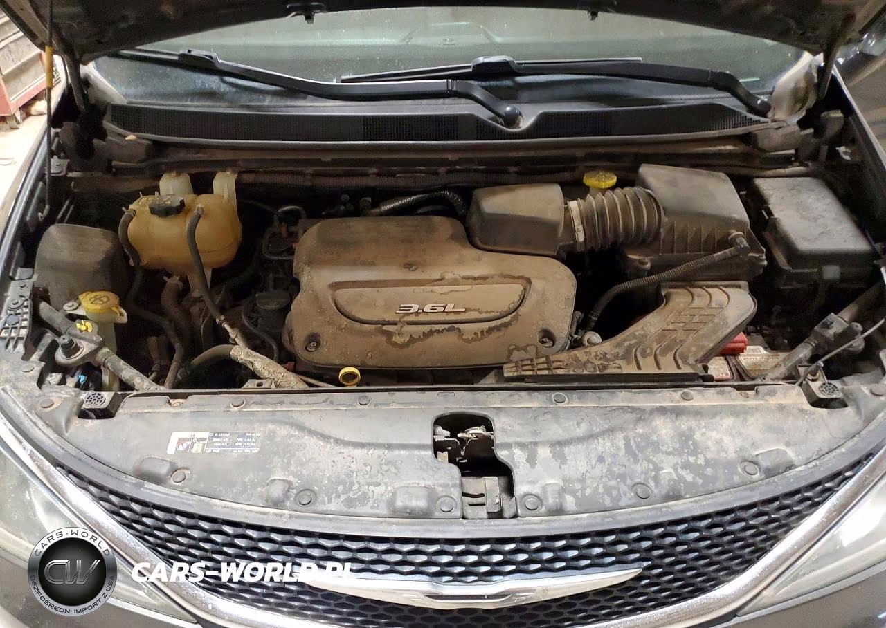 2017 Chrysler Pacifica Touring L Plus VIN:2C4RC1EG7HR770126 - 12