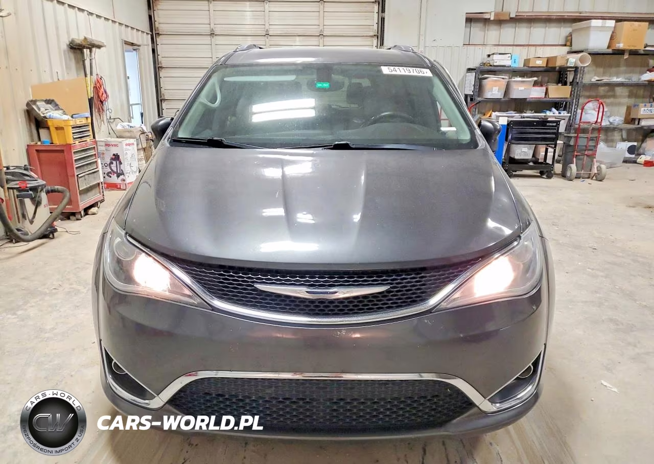 2017 Chrysler Pacifica Touring L Plus VIN:2C4RC1EG7HR770126 - 5