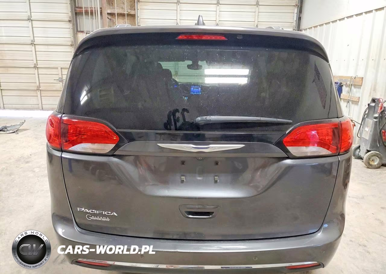 2017 Chrysler Pacifica Touring L Plus VIN:2C4RC1EG7HR770126 - 6