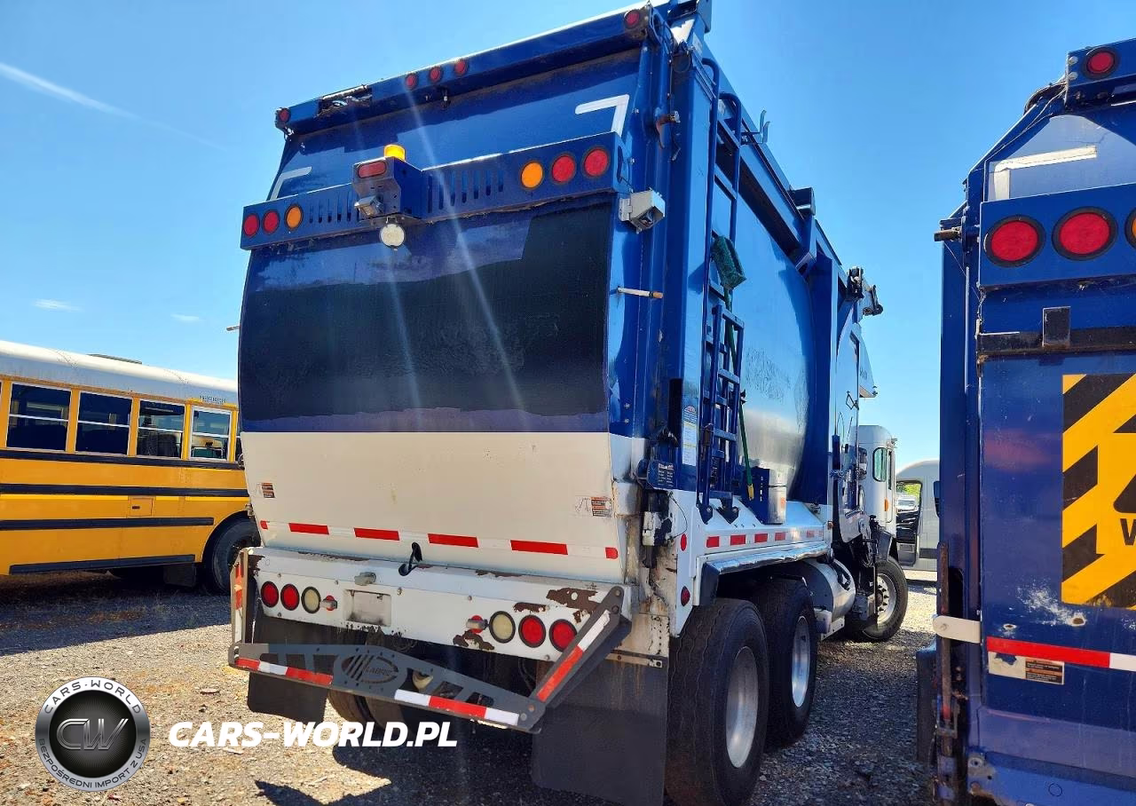 2015 Peterbilt 320 Refuse Truck VIN:3BPZLH0X2FF260940 - 4