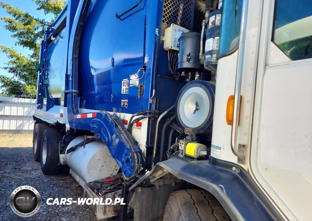 2015 Peterbilt 320 Refuse Truck VIN:3BPZLH0X2FF260940 - 5