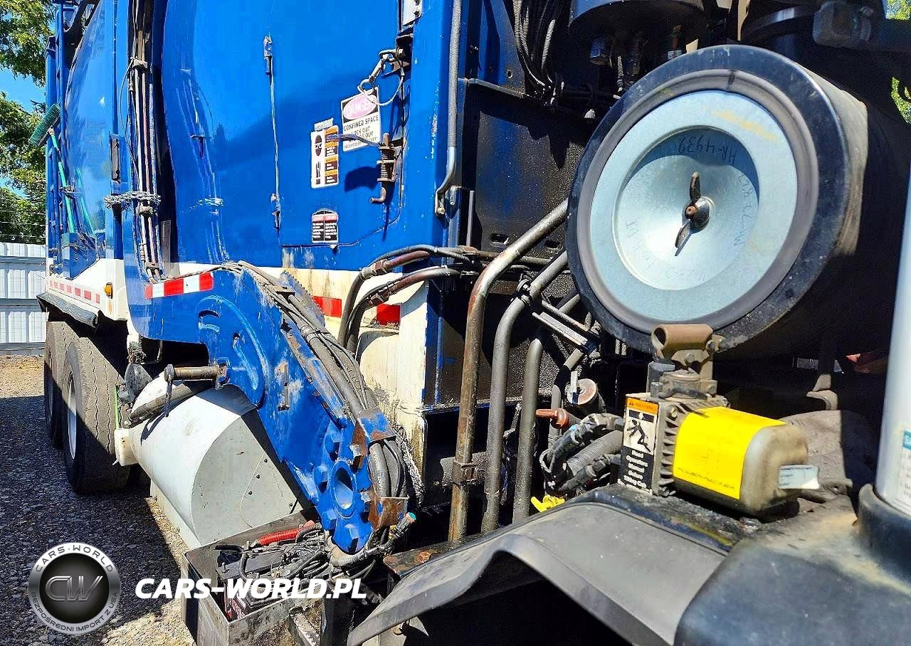 2015 Peterbilt 320 Refuse Truck VIN:3BPZLH0X2FF260940 - 6