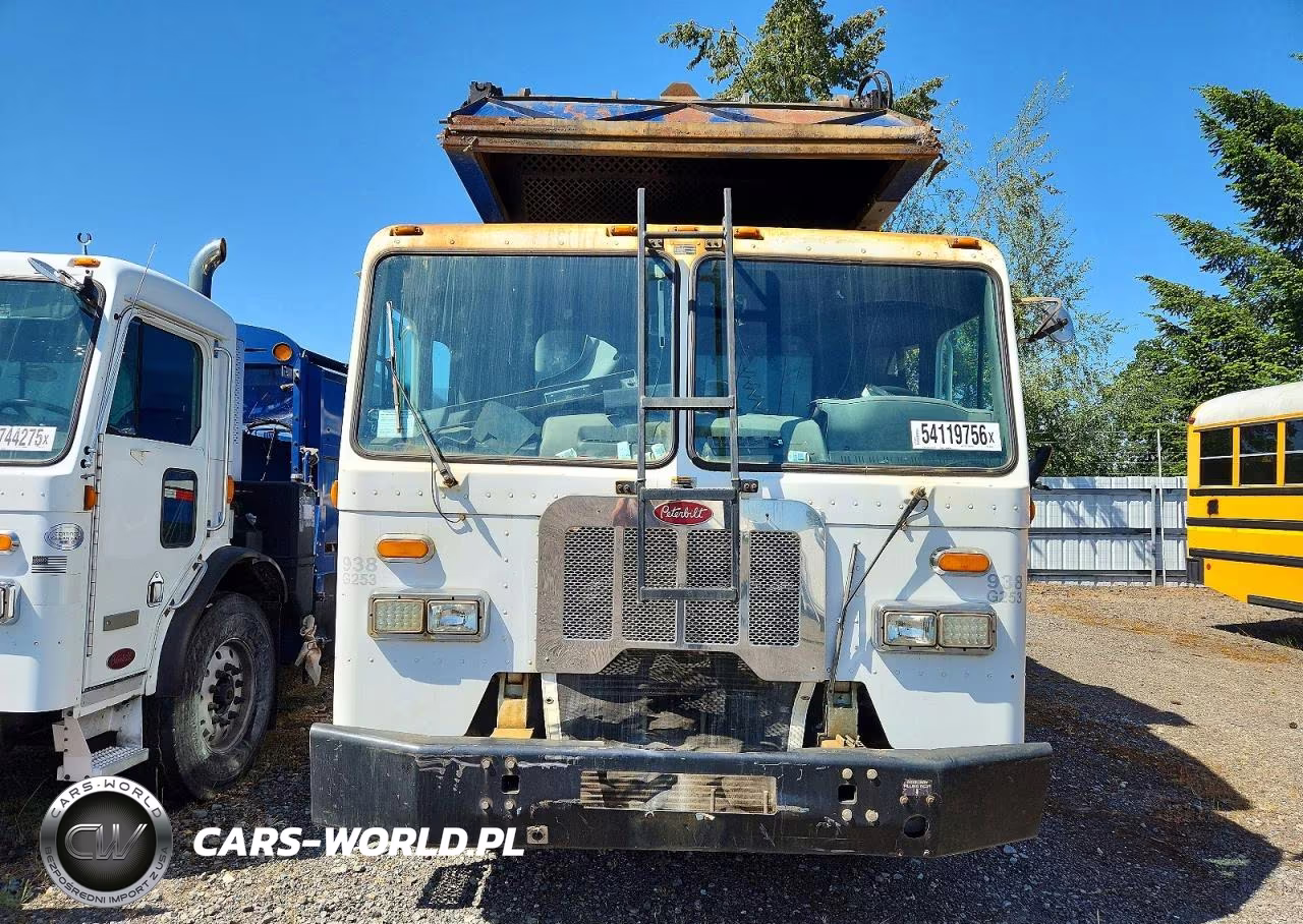 2015 Peterbilt 320 Refuse Truck VIN:3BPZLH0X2FF260940 - 9