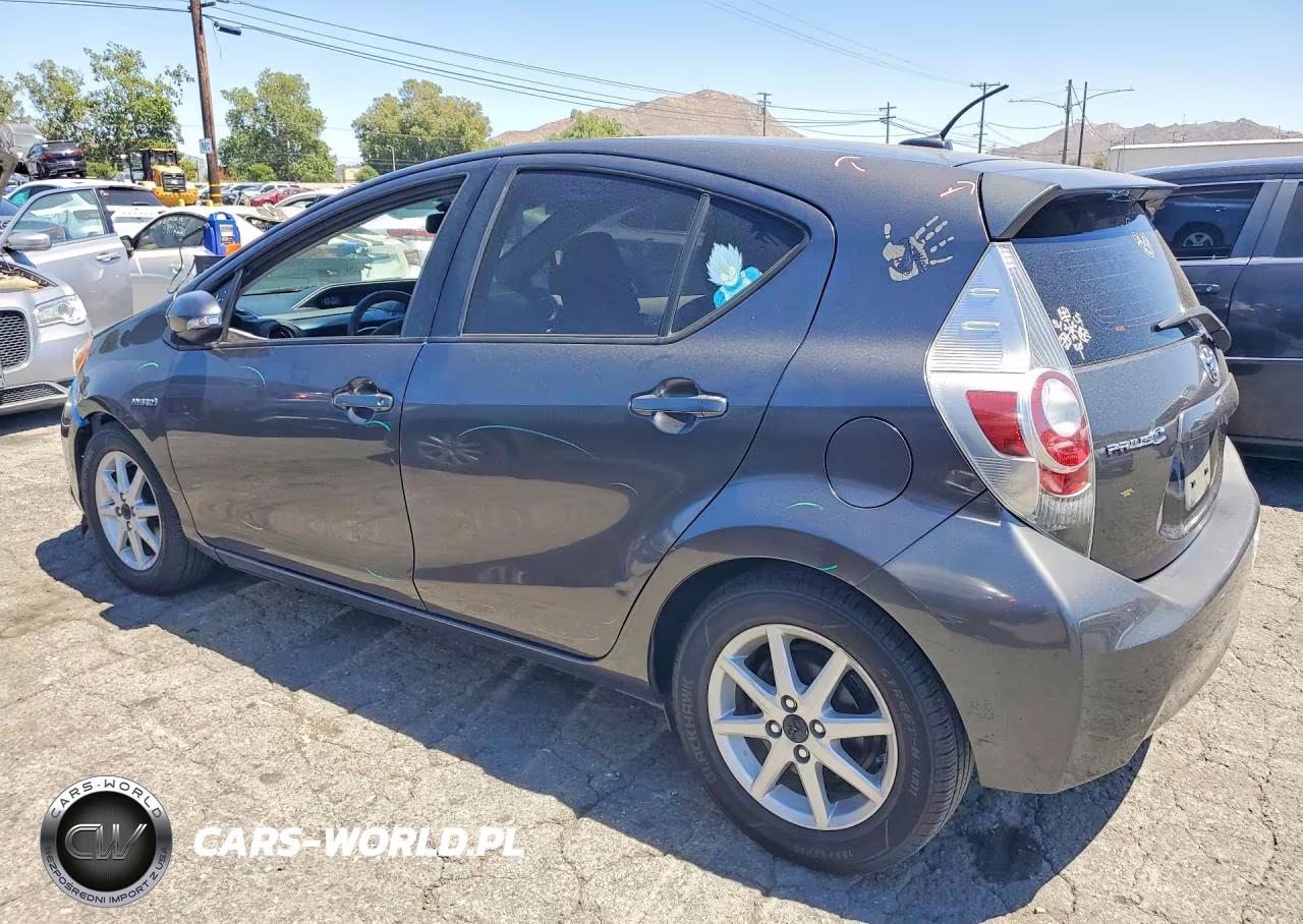 2014 Toyota Prius C Three VIN:JTDKDTB37E1072773 - 2