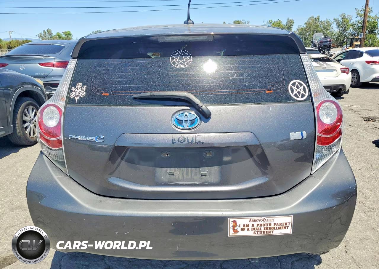 2014 Toyota Prius C Three VIN:JTDKDTB37E1072773 - 6