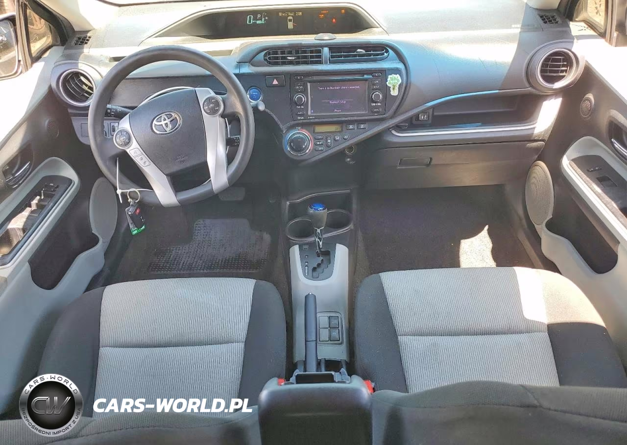 2014 Toyota Prius C Three VIN:JTDKDTB37E1072773 - 8