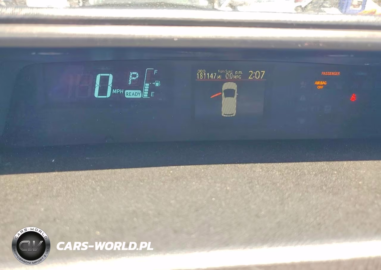 2014 Toyota Prius C Three VIN:JTDKDTB37E1072773 - 9