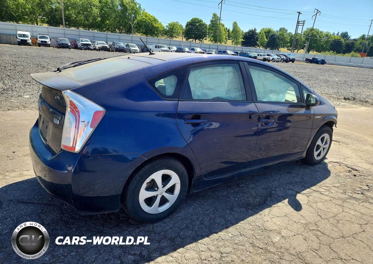 2014 Toyota Prius Two VIN:JTDKN3DUXE1793401 - 3