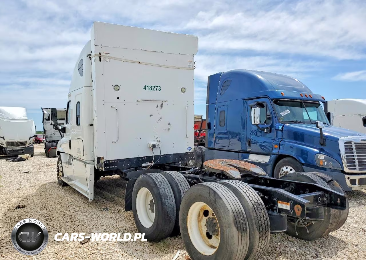 2018 Freightliner Cascadia 113 VIN:1FUJGHD91JLJX8273 - 3