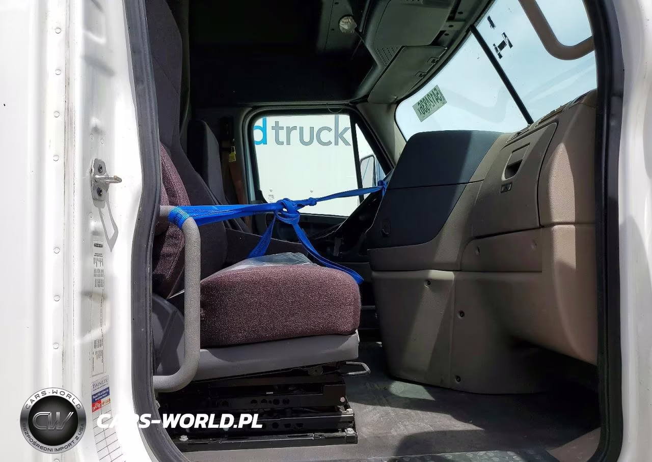 2018 Freightliner Cascadia 113 VIN:1FUJGHD91JLJX8273 - 5