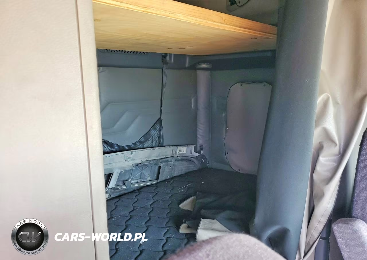 2018 Freightliner Cascadia 113 VIN:1FUJGHD91JLJX8273 - 6