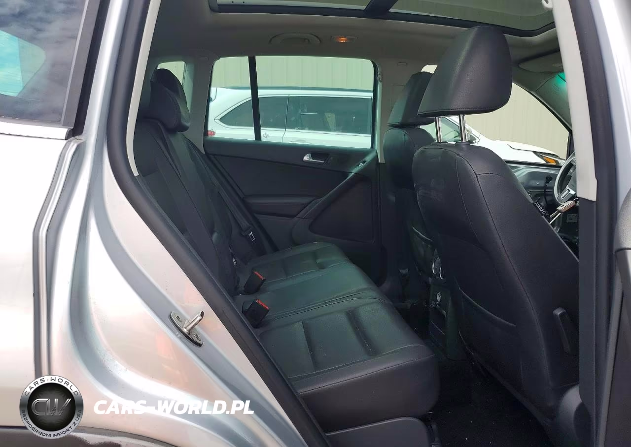 2013 Volkswagen Tiguan S VIN:WVGAV3AX0DW563213 - 10