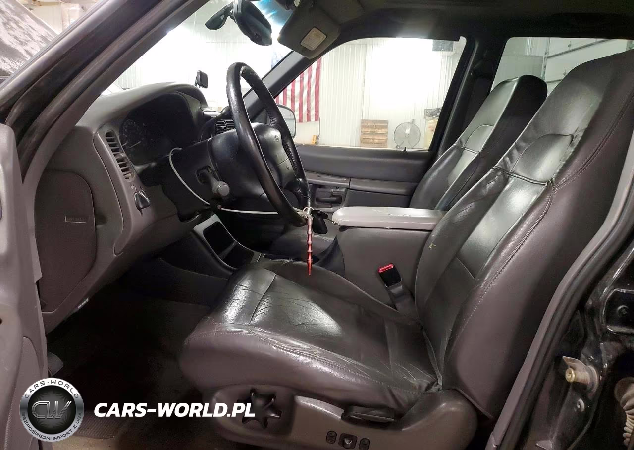 2000 Ford Explorer Xlt VIN:1FMZU73E9YZC09462 - 7