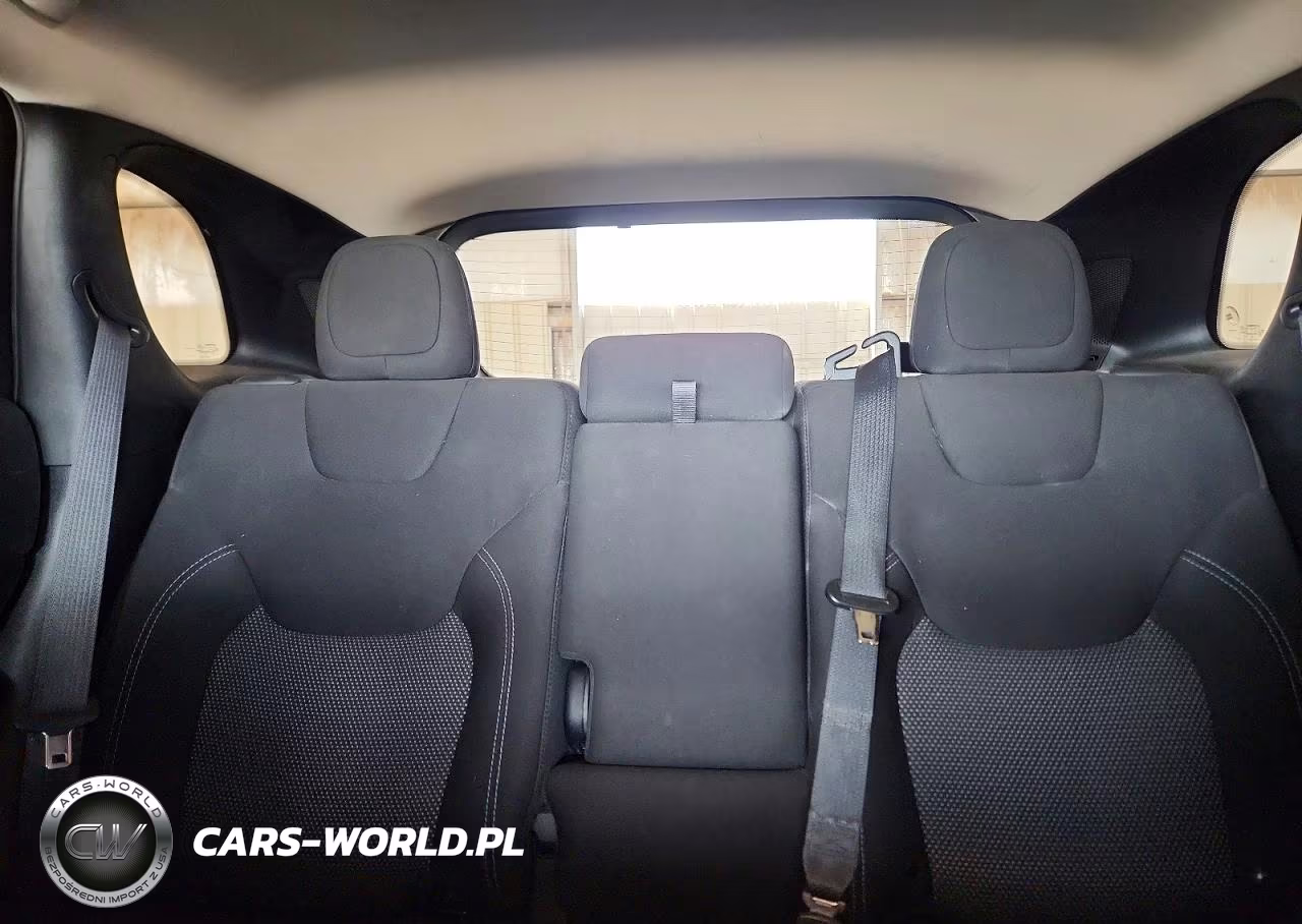 2019 Jeep Cherokee Latitude VIN:1C4PJMCX5KD418609 - 10