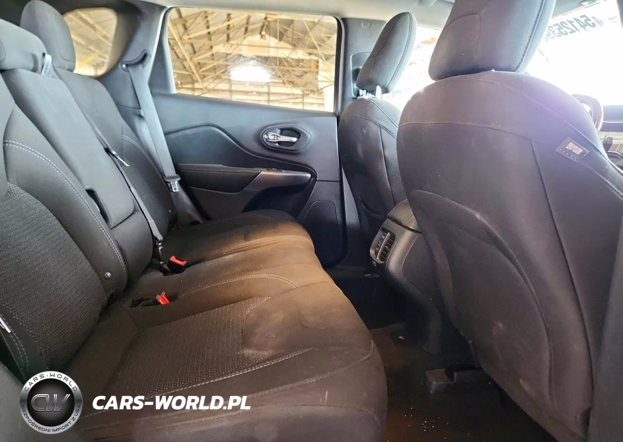 2019 Jeep Cherokee Latitude VIN:1C4PJMCX5KD418609 - 11