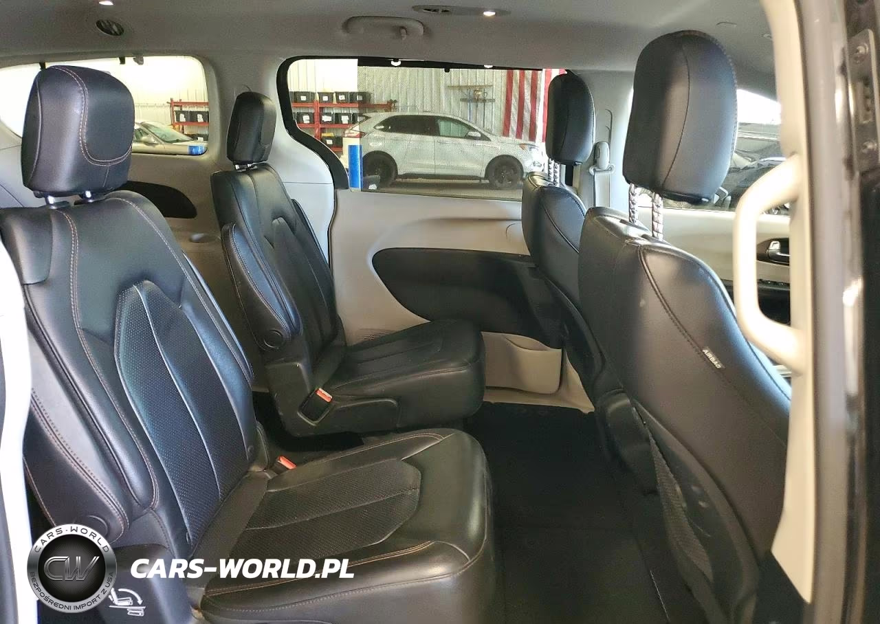 2018 Chrysler Pacifica Touring L VIN:2C4RC1BG0JR287698 - 11