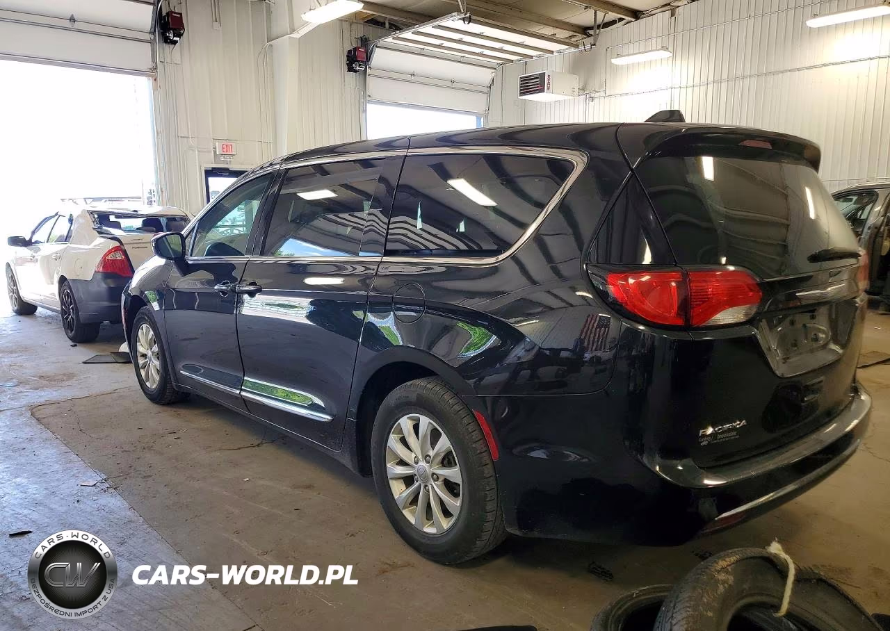 2018 Chrysler Pacifica Touring L VIN:2C4RC1BG0JR287698 - 2