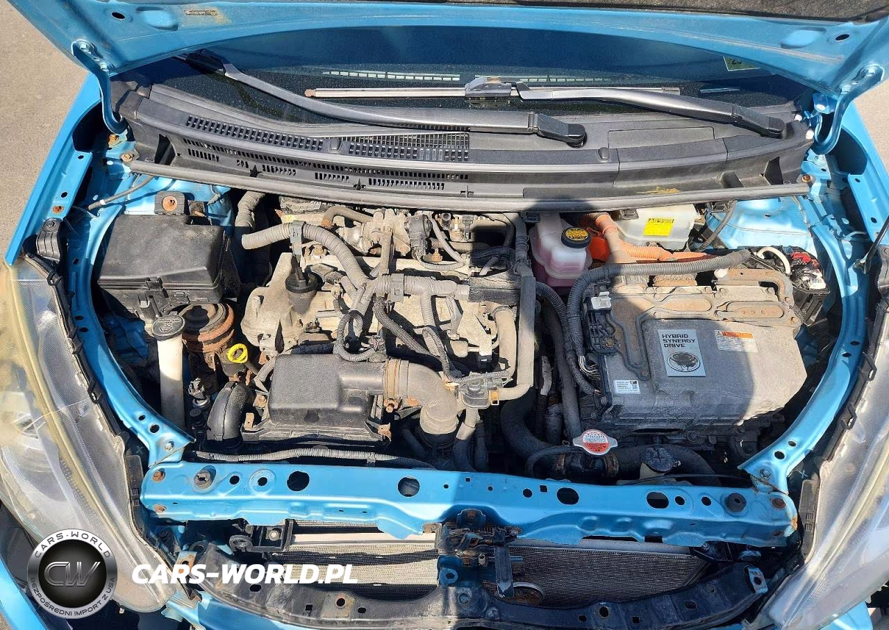 2015 Toyota Prius C Two VIN:JTDKDTB39F1115169 - 11
