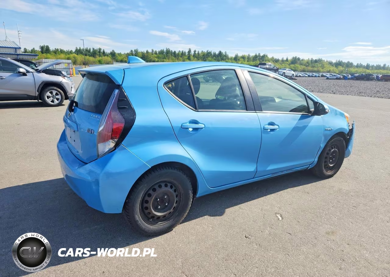 2015 Toyota Prius C Two VIN:JTDKDTB39F1115169 - 3