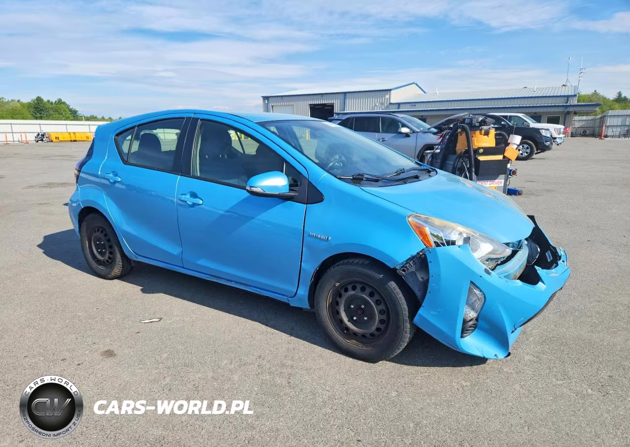 2015 Toyota Prius C Two VIN:JTDKDTB39F1115169 - 4