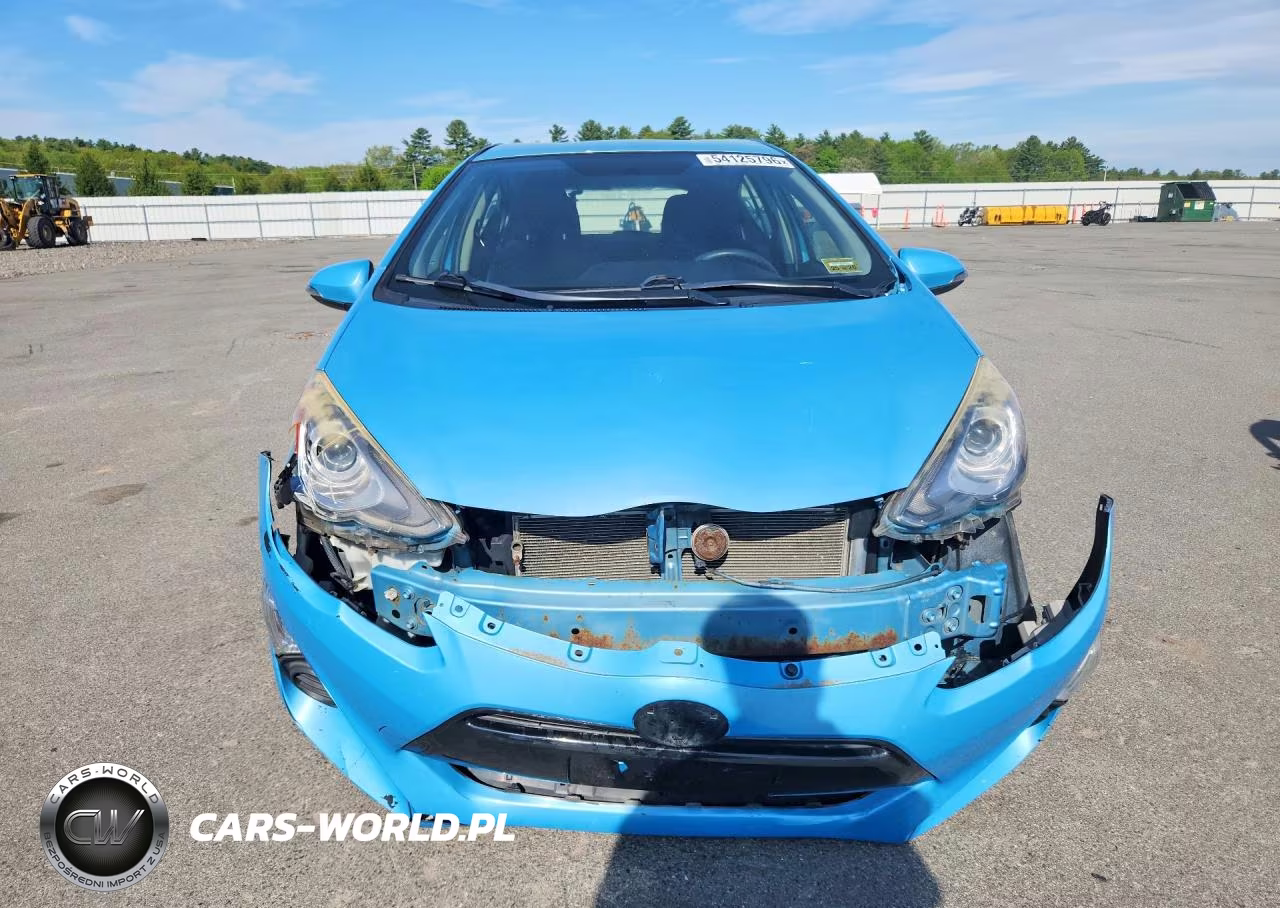2015 Toyota Prius C Two VIN:JTDKDTB39F1115169 - 5