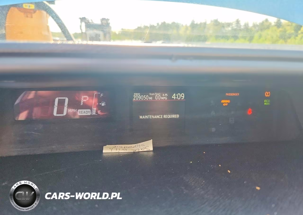 2015 Toyota Prius C Two VIN:JTDKDTB39F1115169 - 9