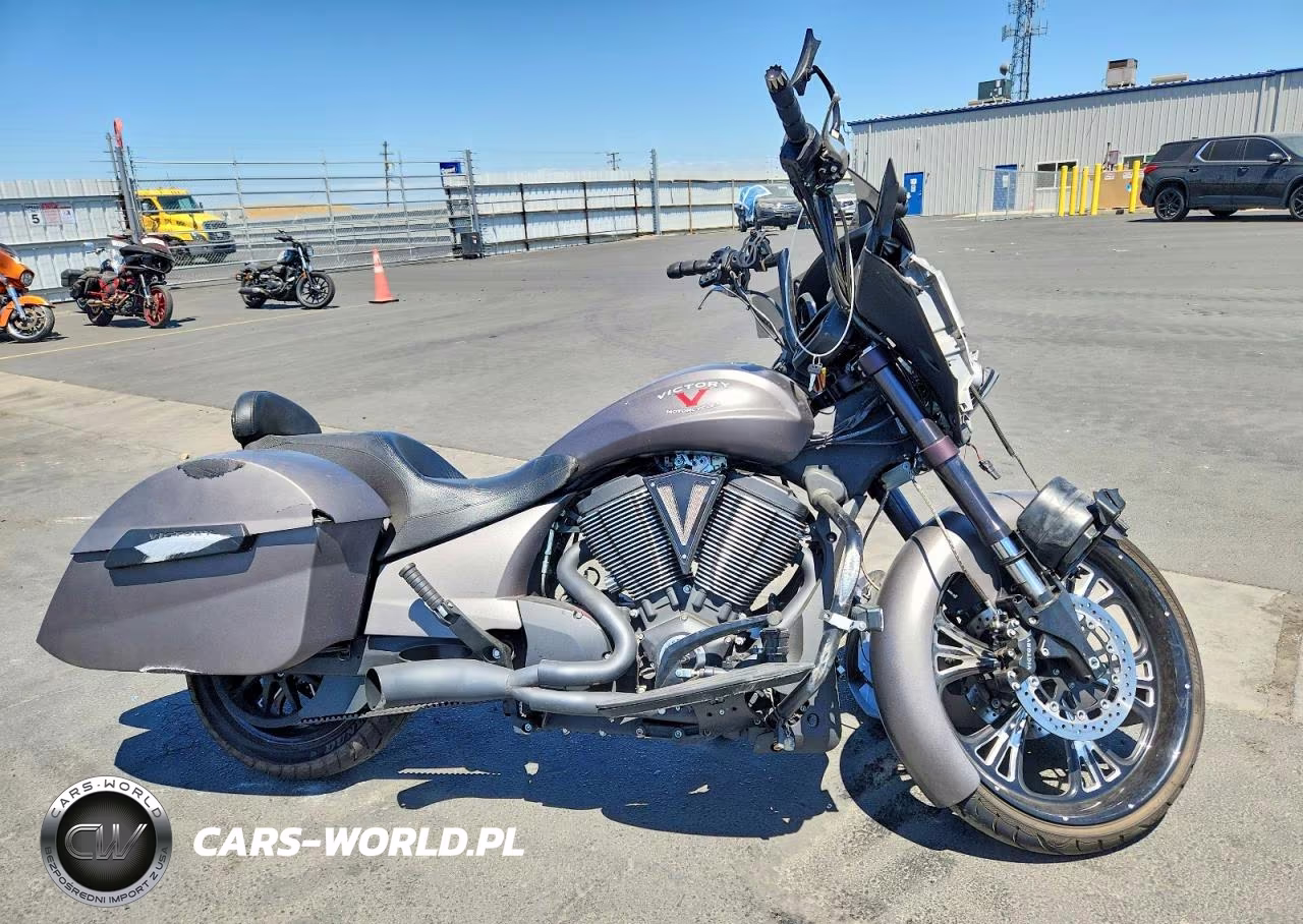 2016 Victory Motorcycles Cross Country – zdjęcie 1 z 10