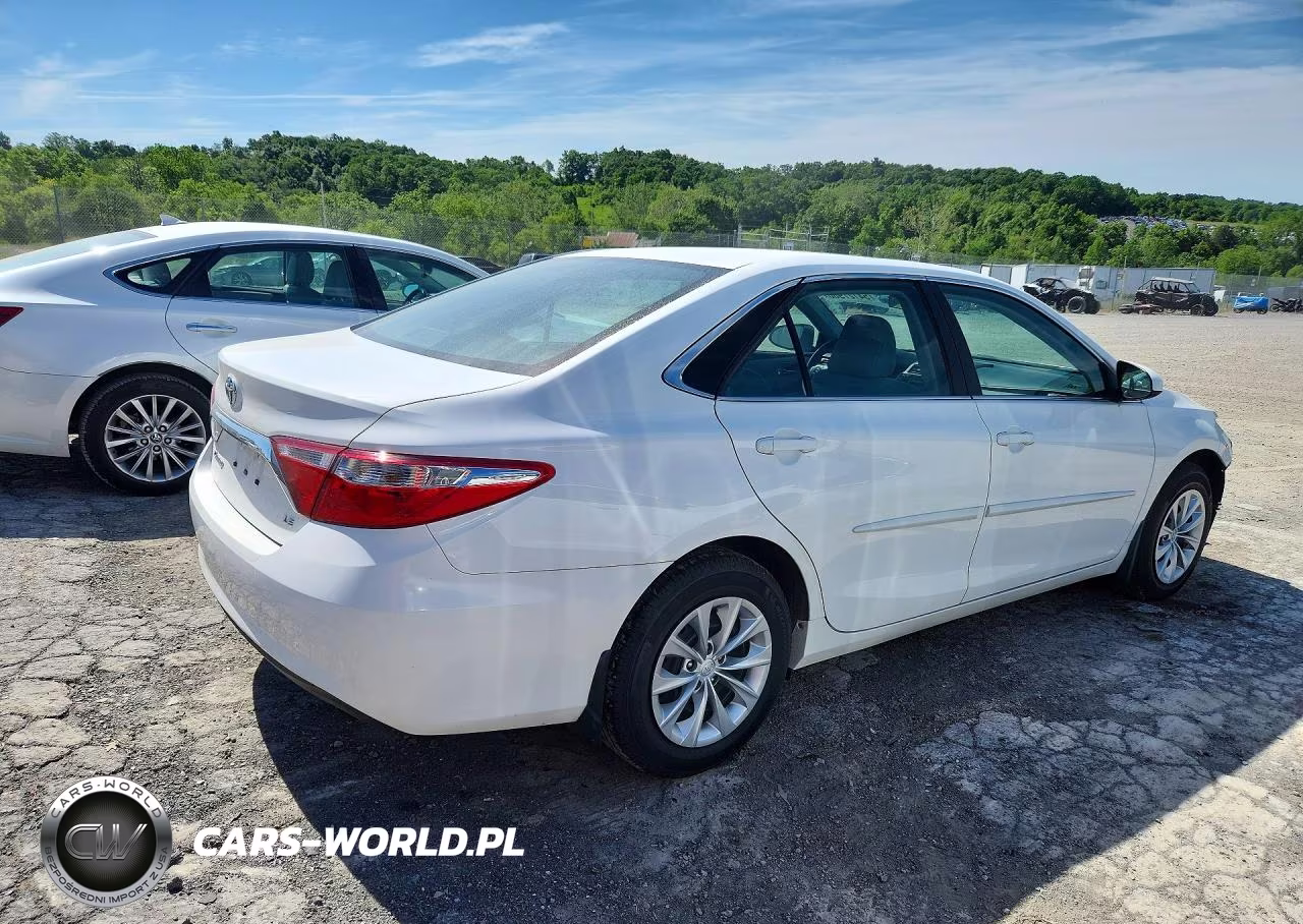 2017 Toyota Camry Le VIN:4T1BF1FK1HU654124 - 3