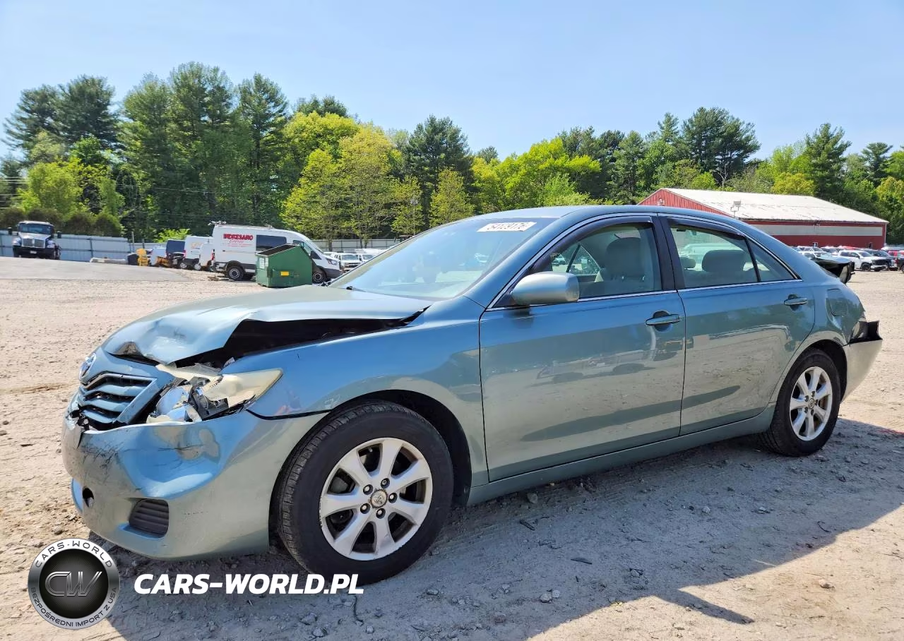 2010 Toyota Camry Le – zdjęcie 1 z 12