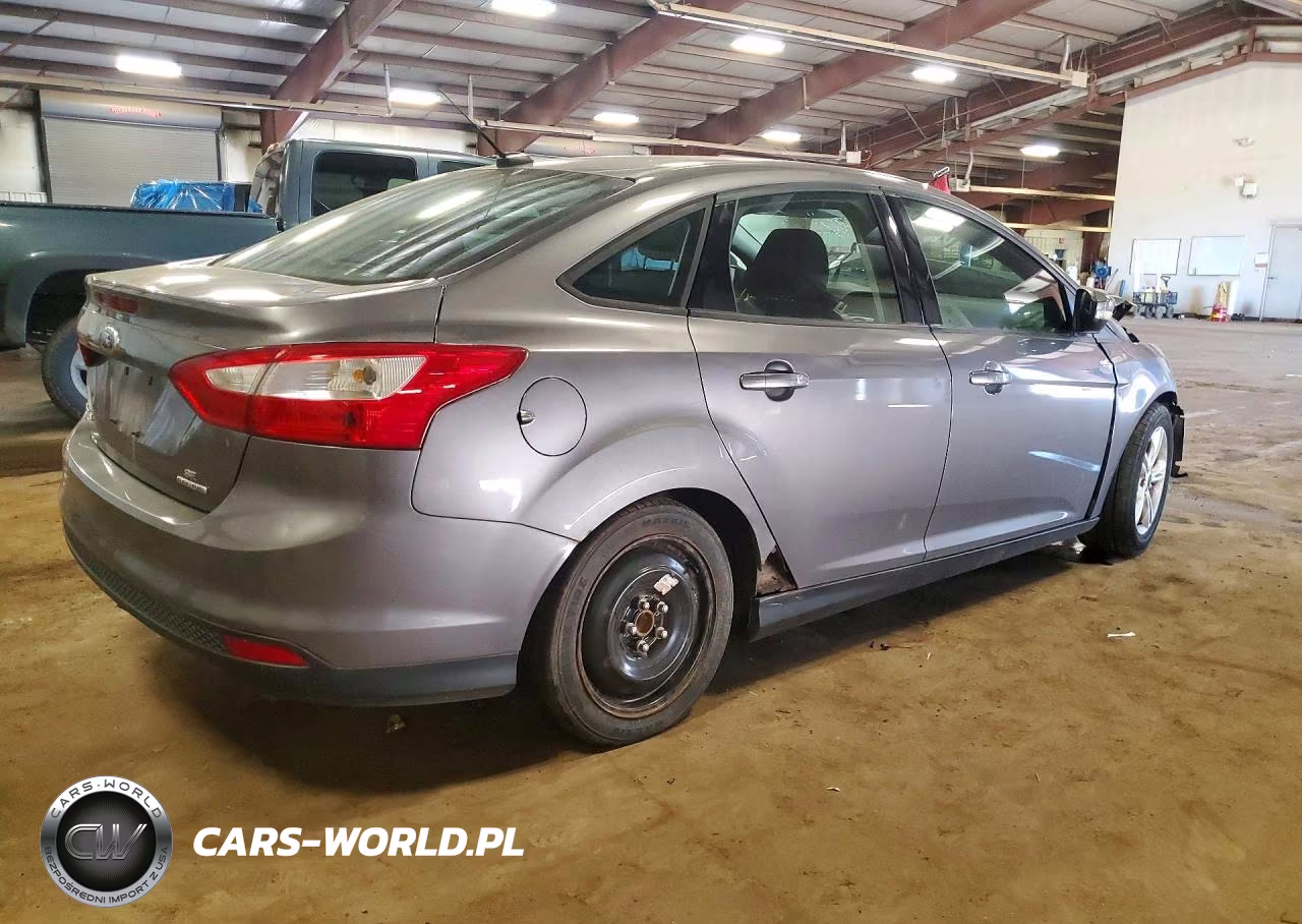 2014 Ford Focus Se VIN:1FADP3F20EL235758 - 3