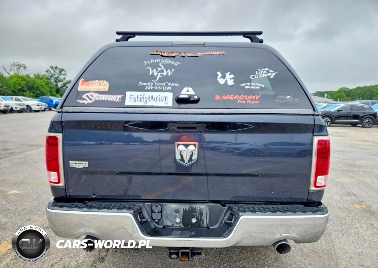 2019 Ram 1500 Classic Laramie VIN:1C6RR6NM8KS707504 - 6
