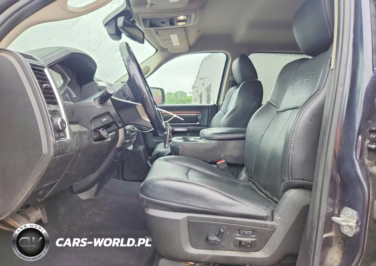 2019 Ram 1500 Classic Laramie VIN:1C6RR6NM8KS707504 - 7