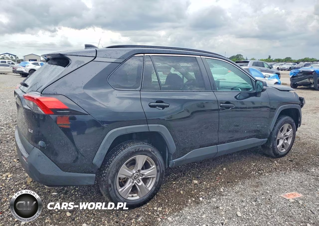 2022 Toyota Rav4 Xle VIN:2T3W1RFV1NC181077 - 3