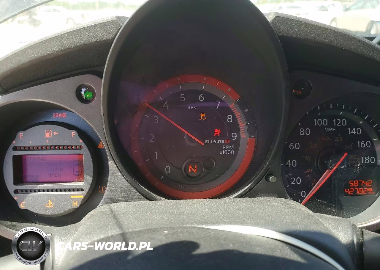 2019 Nissan 370Z Nismo VIN:JN1AZ4EH0KM420873 - 9