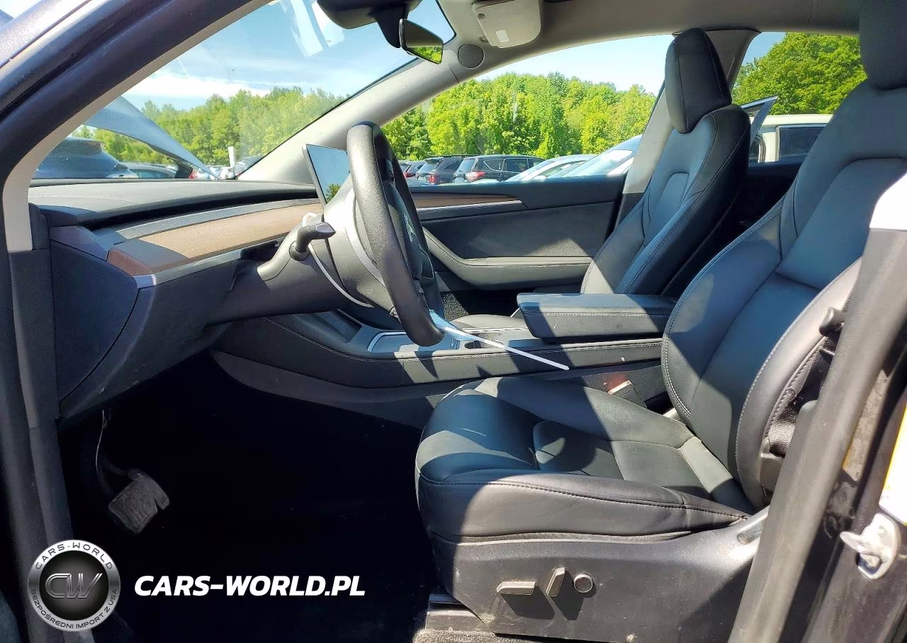 2024 Tesla Model Y VIN:7SAYGAEEXRF077047 - 7