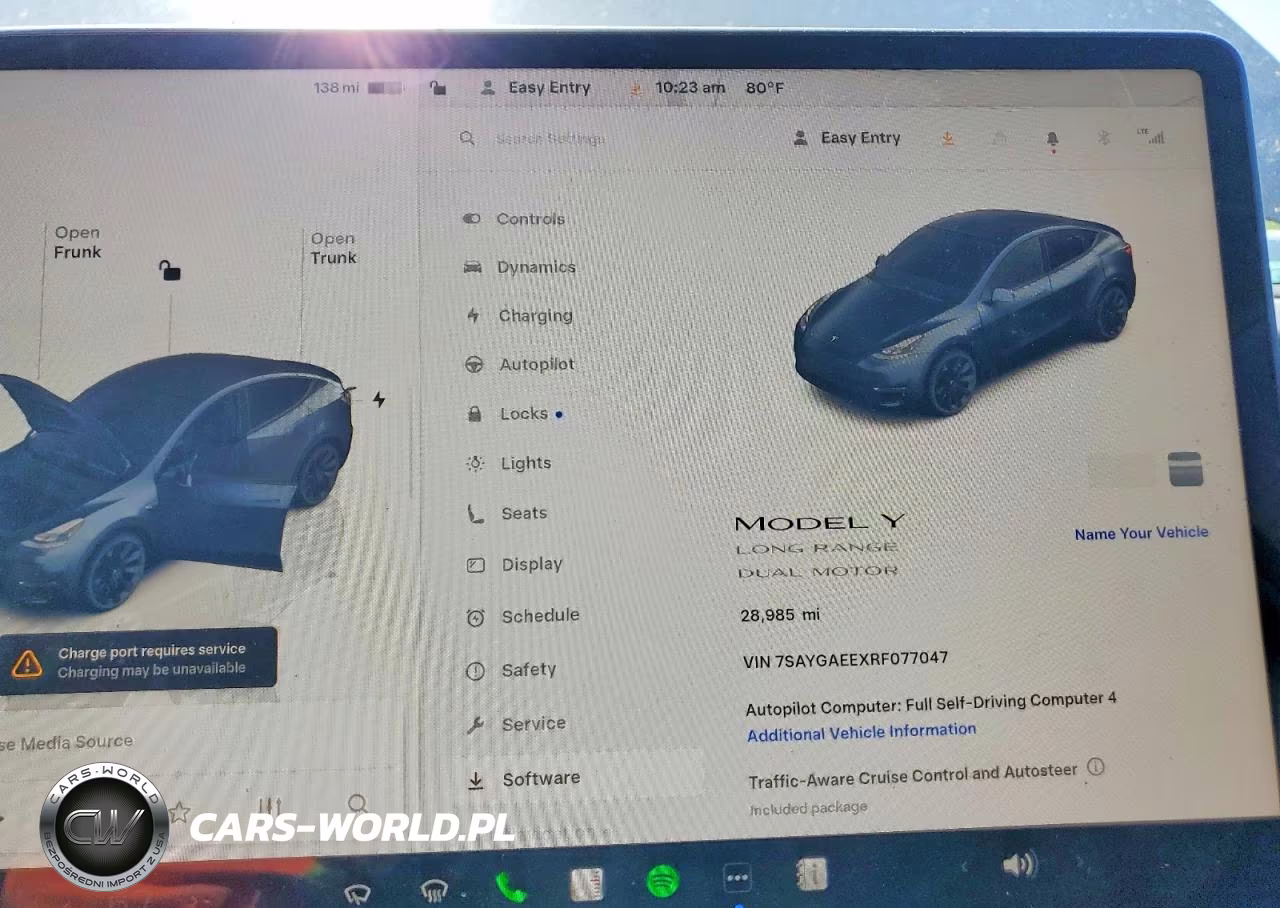 2024 Tesla Model Y VIN:7SAYGAEEXRF077047 - 9