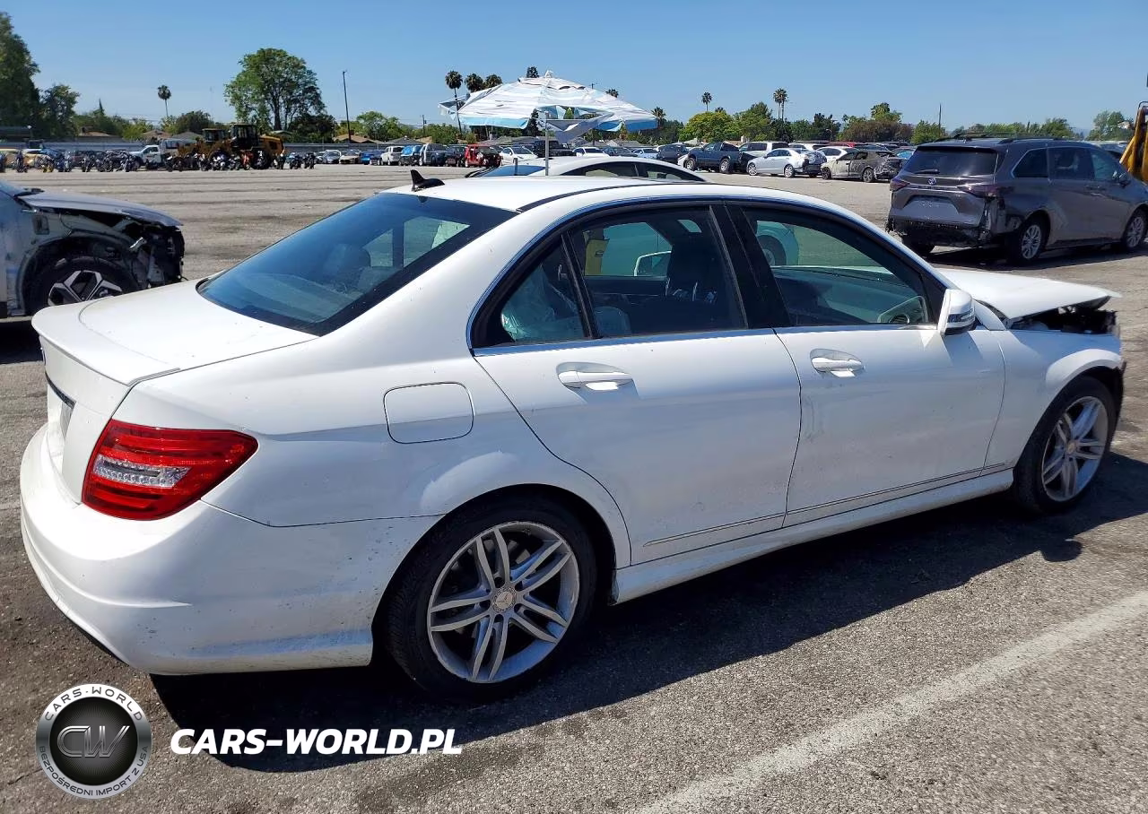 2014 Mercedes-Benz C 250 VIN:WDDGF4HB7EA953175 - 3
