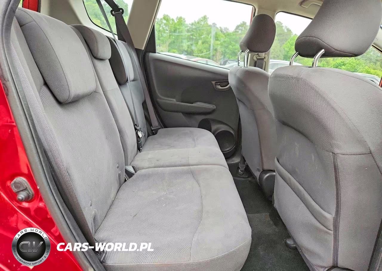 2013 Honda Fit VIN:JHMGE8H32DC013719 - 10